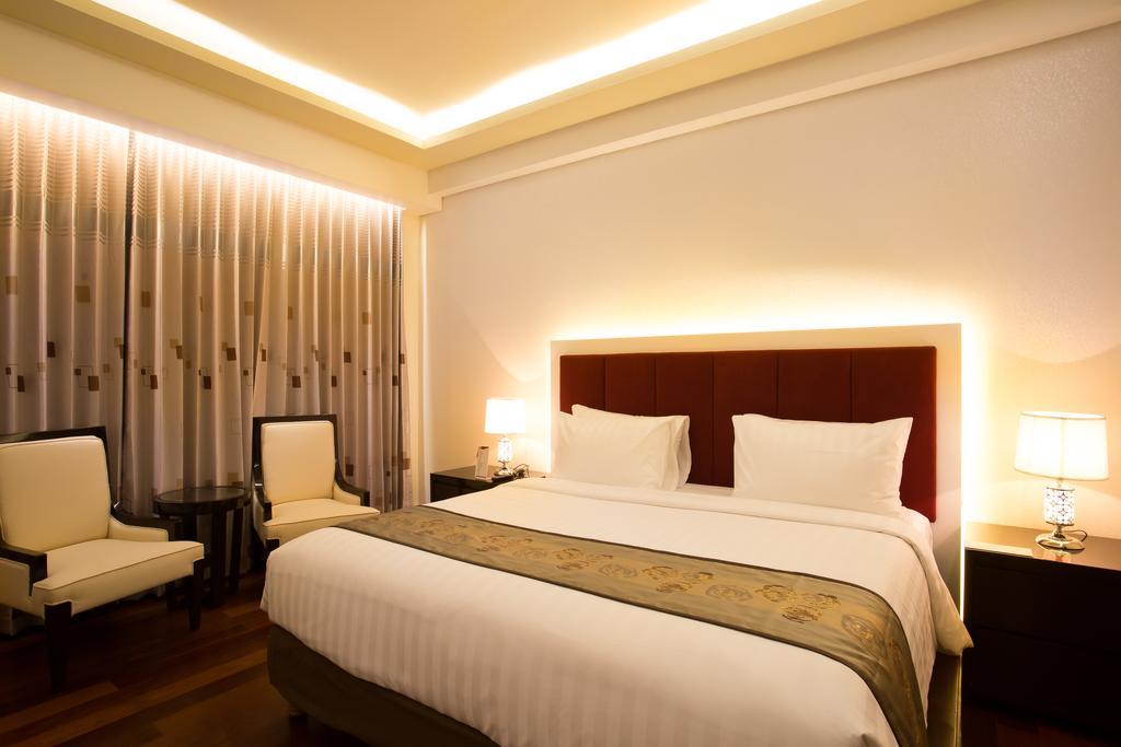 Golden Palace Hotel Lombok Mataram Oda fotoğraf