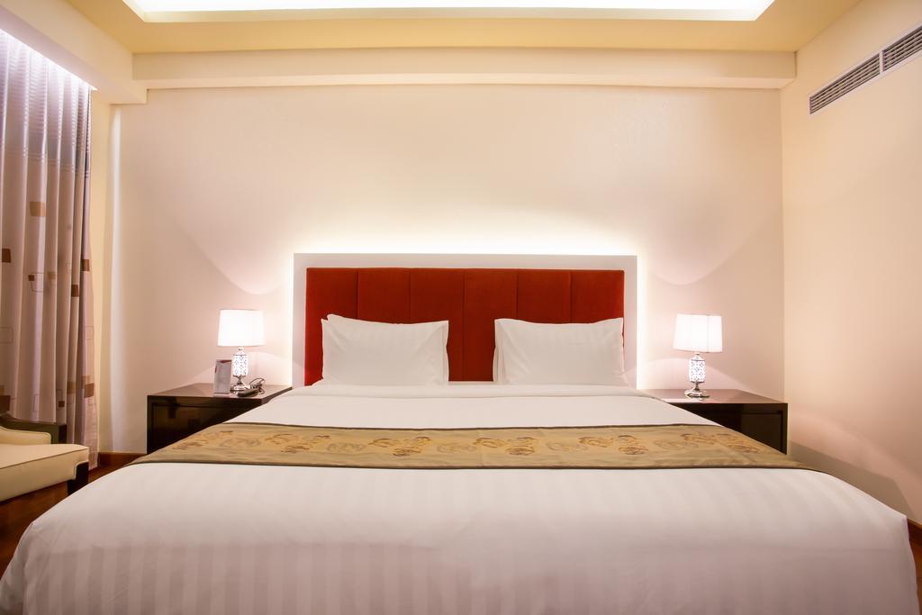 Golden Palace Hotel Lombok Mataram Oda fotoğraf